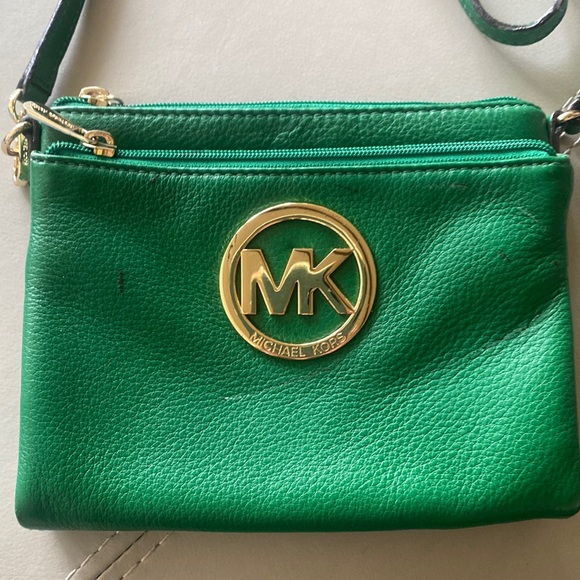 Michael Kors Handbags - Michael Kors Crossbody purse.double zipper